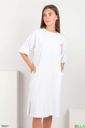 Жіноча біла трикотажна сукня з написом