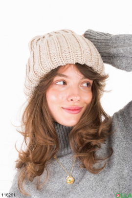 Жіноча зимова бежева шапка 