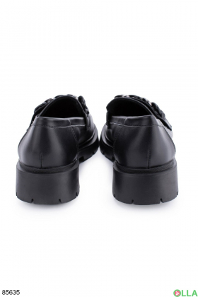 Жіночі чорні туфлі з пряжкою