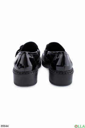 Жіночі чорні туфлі з пряжкою