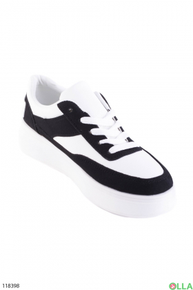 Женские черно-белые кроссовки на шнуровке