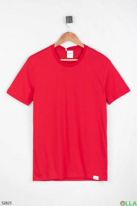 Чоловіча червона футболка