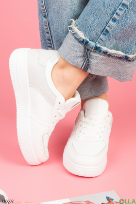 Жіночі сіро-білі кросівки на шнурівці