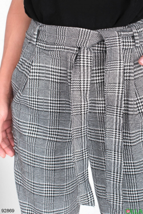 Жіночі брюки в клітинку з поясом