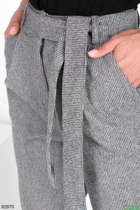 Женские серые брюки с поясом