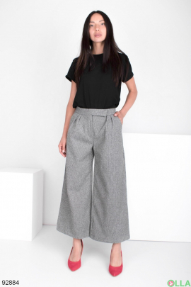 Women's gray capri pants