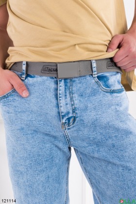 Men's light blue jeans with belt