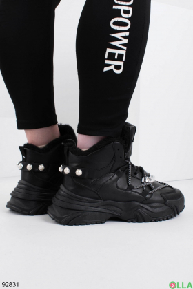 Жіночі зимові чорні кросівки з еко-шкіри
