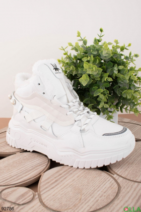 Жіночі зимові білі кросівки з еко-шкіри
