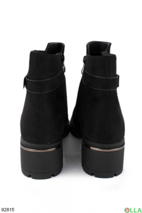 Жіночі зимові чорні черевики з еко-замші на підборах
