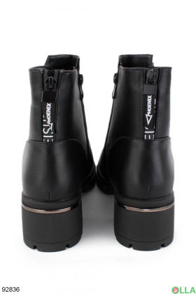 Жіночі зимові чорні черевики з еко-шкіри на підборах