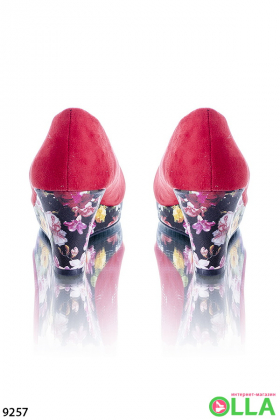 Женские туфли с цветочной танкеткой