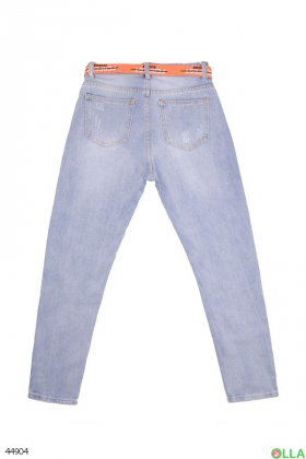 Женские светлые джинсы в классическом стиле