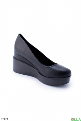Женские черные туфли из эко-кожи на платформе