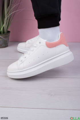 Жіночі білі кросівки з еко-шкіри з рожевими шнурками