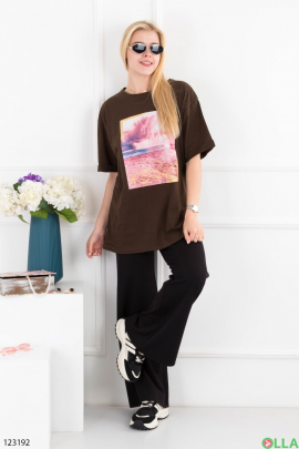 Women's brown oversized T-shirt with a pattern