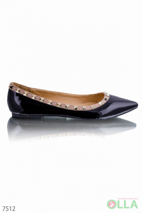 Lacquered ballerinas with pointed toe