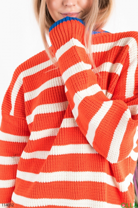 Жіночий помаранчевий светр у смужку