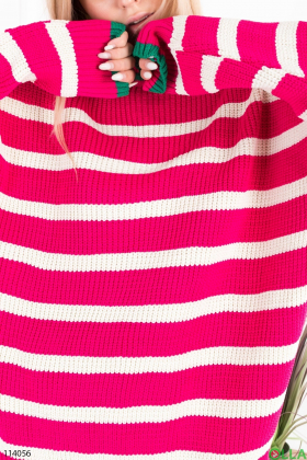 Женский розовый свитер в полоску