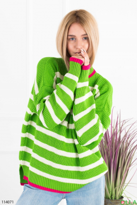 Женский салатовый свитер в полоску