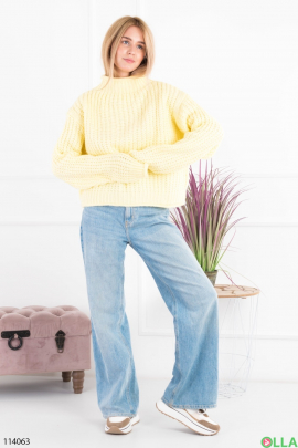 Жіночий жовтий светр