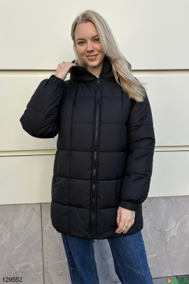 Женская черная зимняя куртка с капюшоном