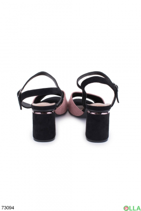 Женские черно-розовые босоножки на каблуке