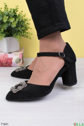 Женские черные туфли на каблуке