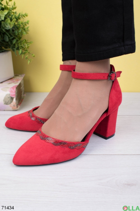 Жіночі червоні туфлі на підборах