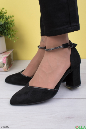 Жіночі чорні туфлі на підборах