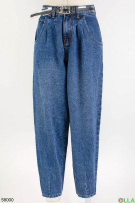 Women's banana jeans with a belt