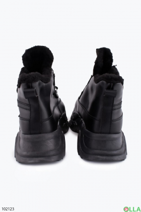 Женские черные зимние кроссовки