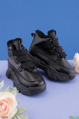 Жіночі чорні зимові кросівки