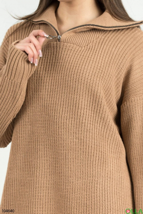 Жіночий коричневий светр