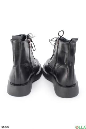 Жіночі чорні черевики на шнурівці