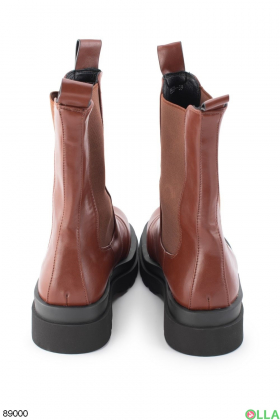 Жіночі коричневі черевики на низькому ходу