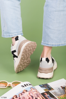 Жіночі різнокольорові кросівки на шнурівці