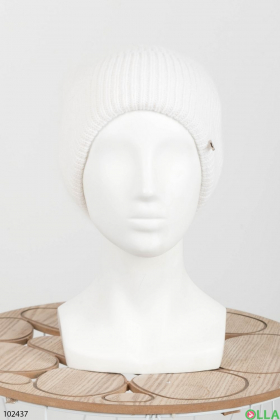 Женская зимняя белая шапка