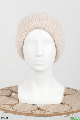 Женская зимняя светло-бежевая шапка