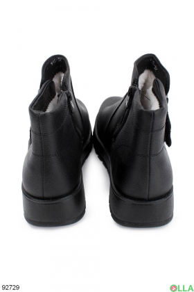 Женские зимние черные ботинки на танкетке