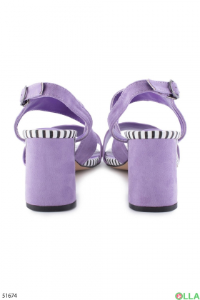 Женские лиловые  босоножки на каблуке
