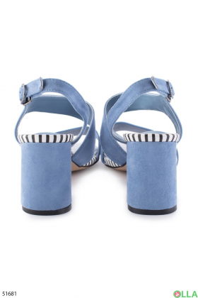 Женские голубые  босоножки на каблуке