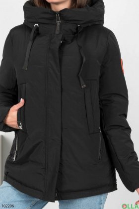 Женская зимняя черная куртка с капюшоном