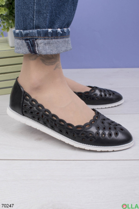 Women's black ballerinas with perforations