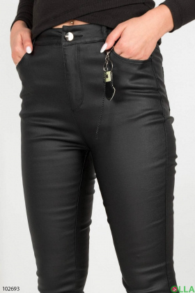Жіночі чорні брюки з екошкіри на флісі