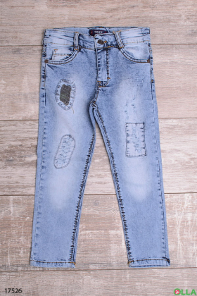 Выбеленные джинсы с декоративными дырками