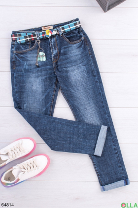 Women's blue jeans with a keychain in a classic style