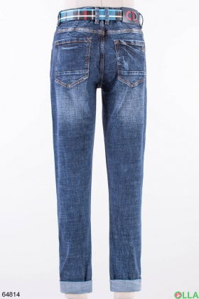 Women's blue jeans with a keychain in a classic style