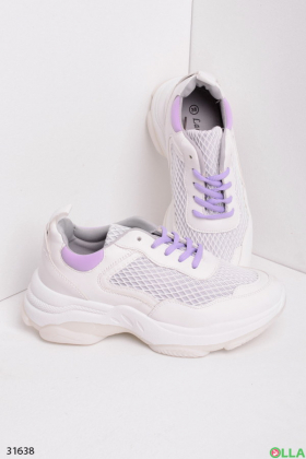 Жіночі кросівки з фіолетовими шнурками