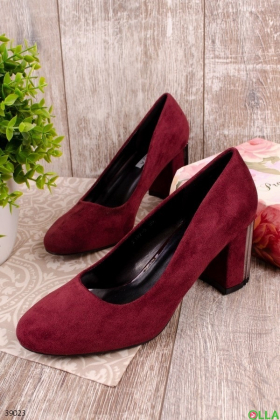 Women's shoes with wide heels